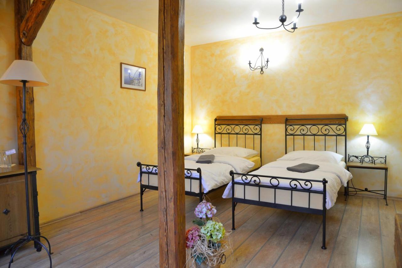 Hotel Via Ironia Vysoké Mýto Exteriör bild