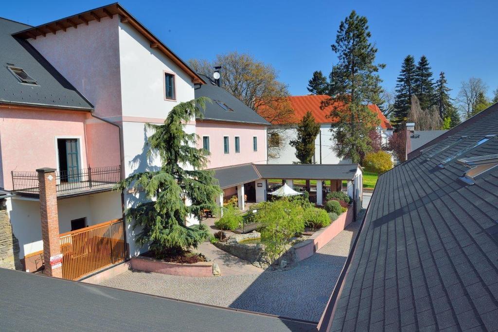 Hotel Via Ironia Vysoké Mýto Exteriör bild